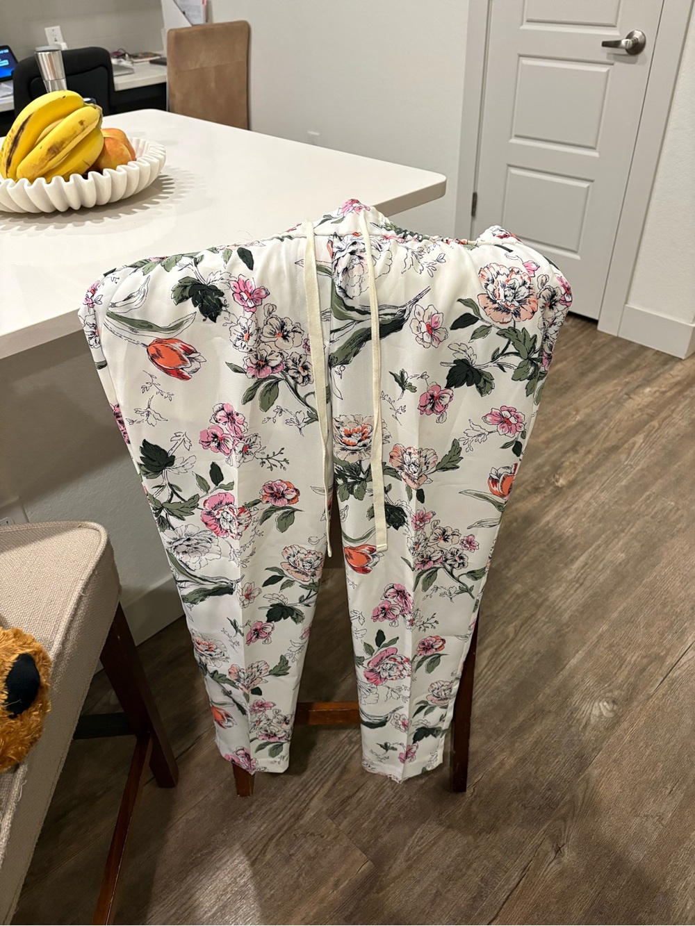 Ann Taylor White Floral Pull-On Pants with Pink & Green Accents